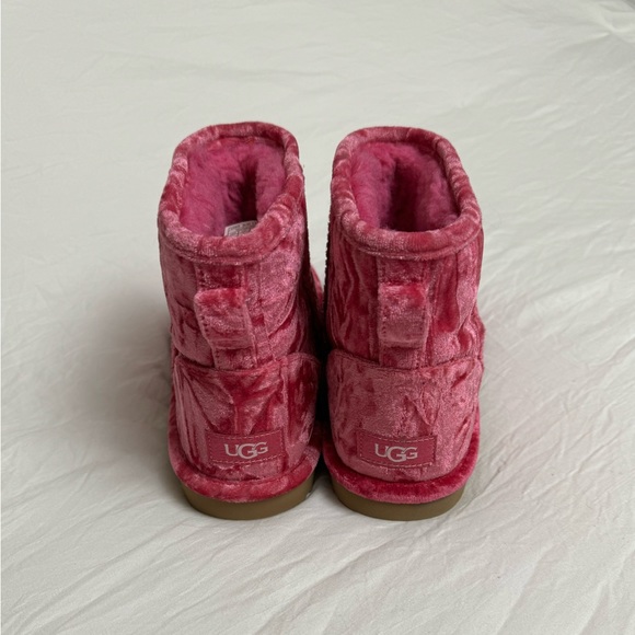 UGG Classic Mini II Velvet Boot Raspberry Sorbet Wool Lining Size 6 Classic - Picture 9 of 14